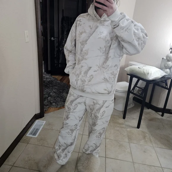 Butter Yellow Hooded Sweatshirt & Joggers Set - Medium/small - Picture 11 of 11